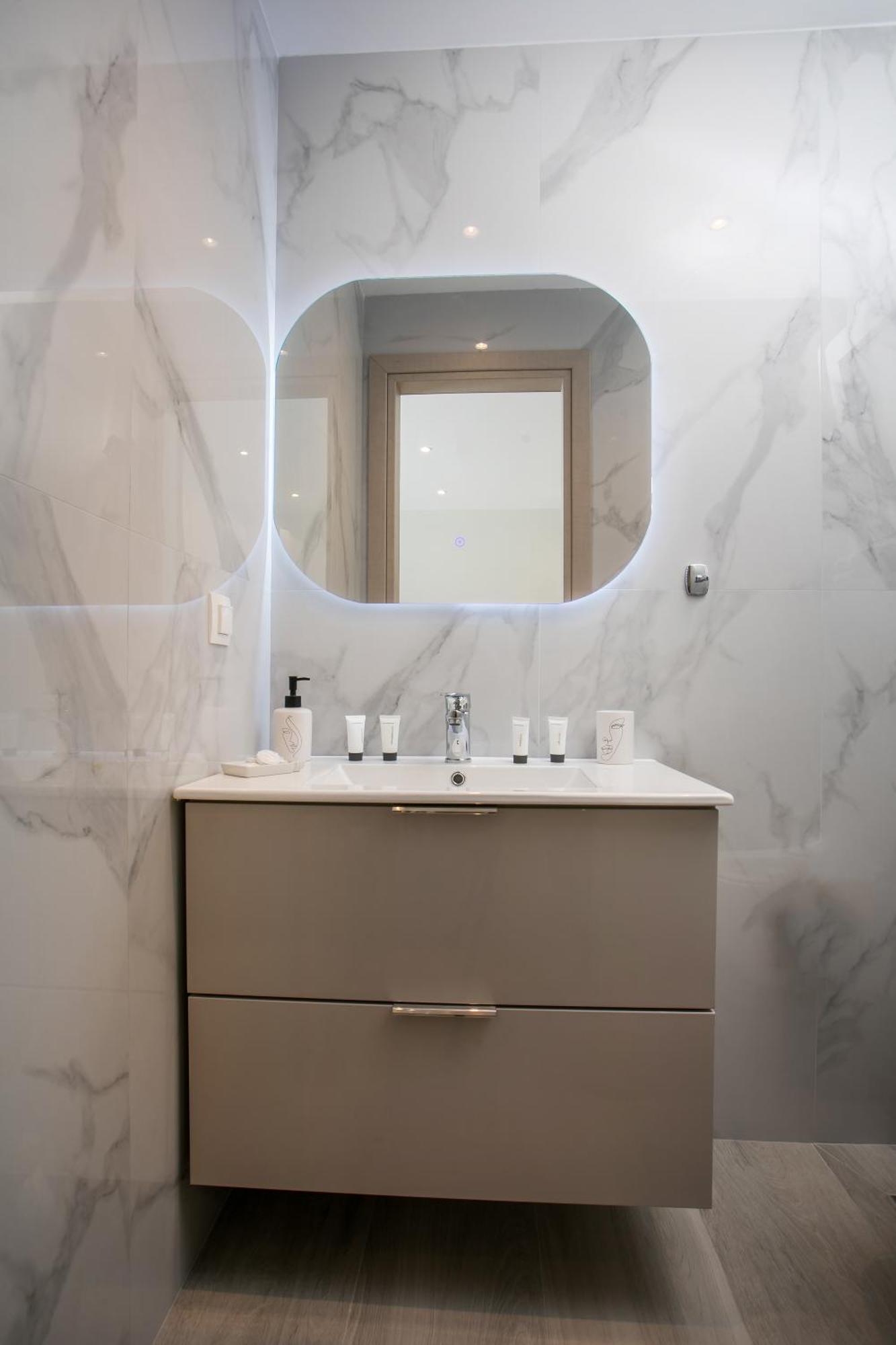 Apartament Avi